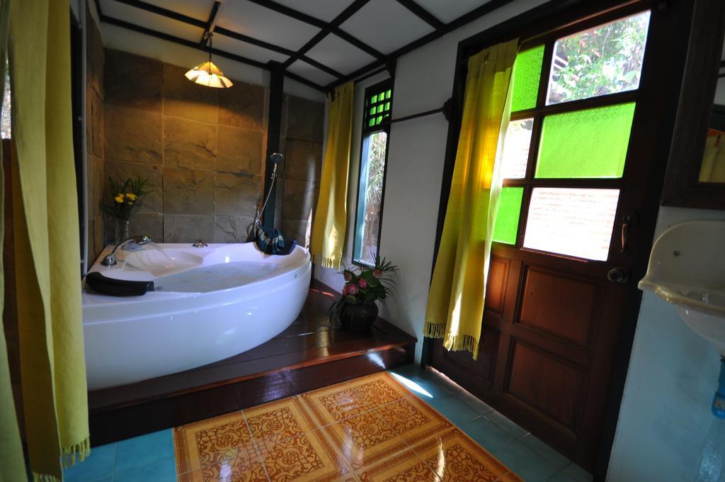 Ayutthaya Bouchic Hostel Ngoại thất bức ảnh