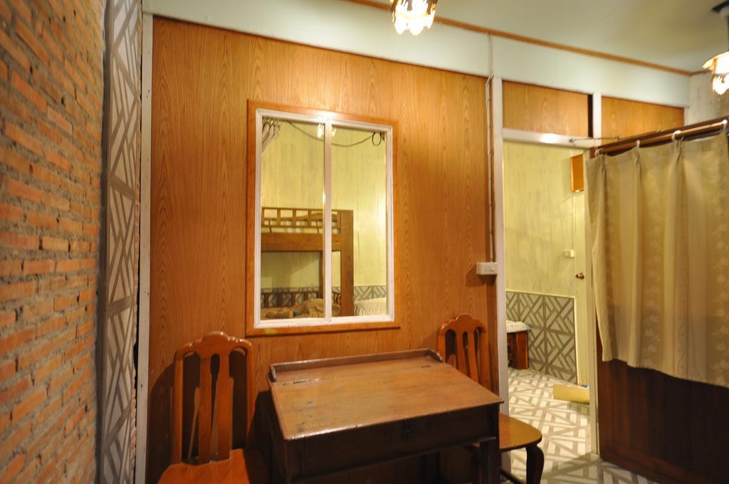 Ayutthaya Bouchic Hostel Ngoại thất bức ảnh
