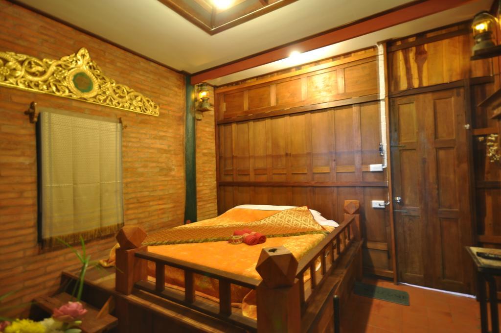 Ayutthaya Bouchic Hostel Ngoại thất bức ảnh