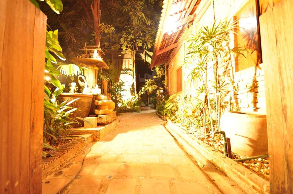 Ayutthaya Bouchic Hostel Ngoại thất bức ảnh