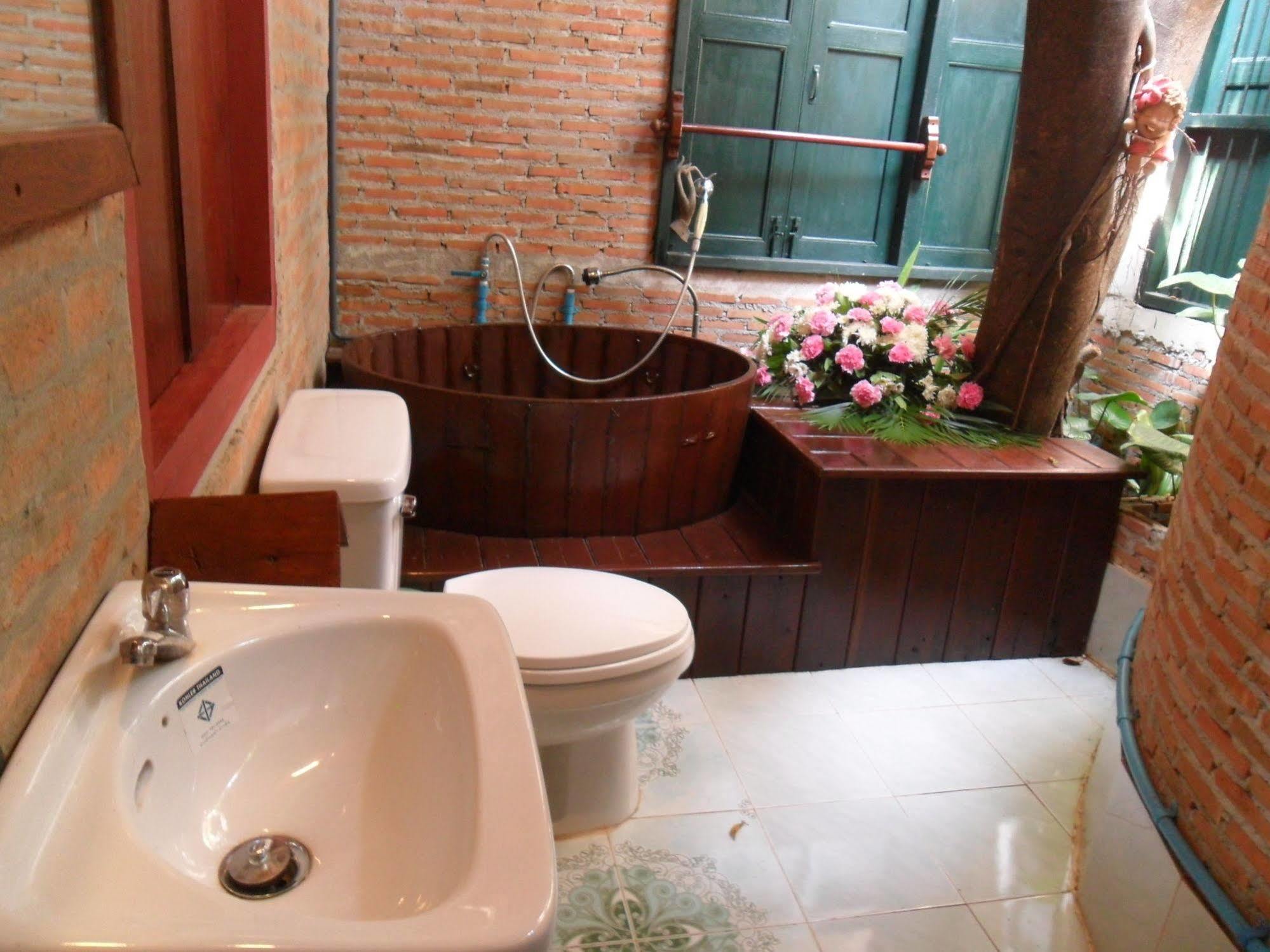 Ayutthaya Bouchic Hostel Ngoại thất bức ảnh