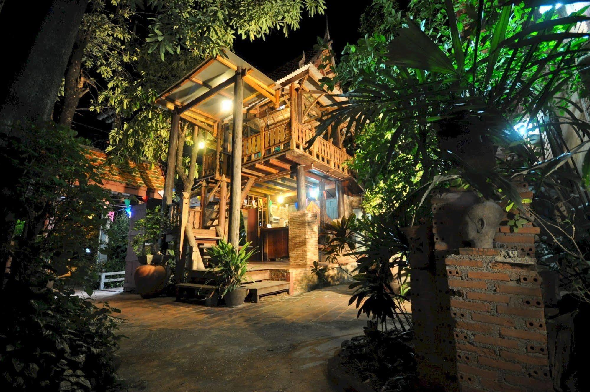 Ayutthaya Bouchic Hostel Ngoại thất bức ảnh