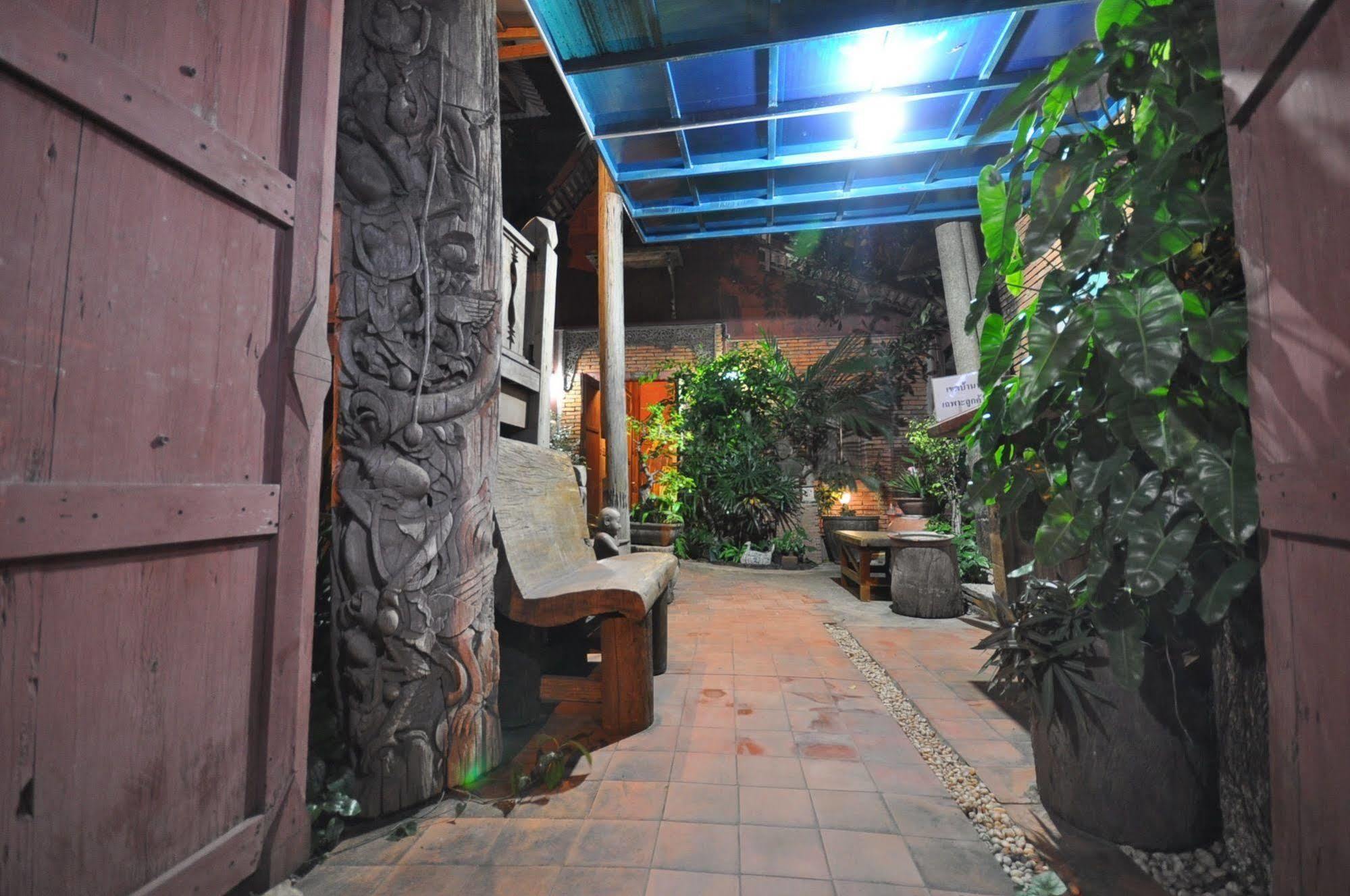 Ayutthaya Bouchic Hostel Ngoại thất bức ảnh