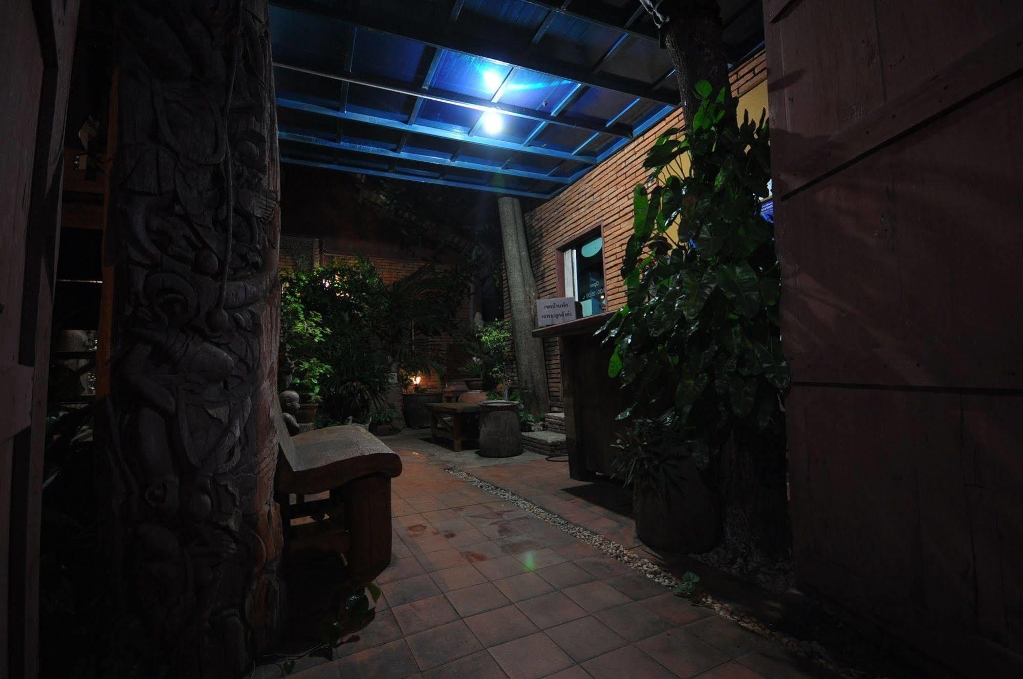Ayutthaya Bouchic Hostel Ngoại thất bức ảnh