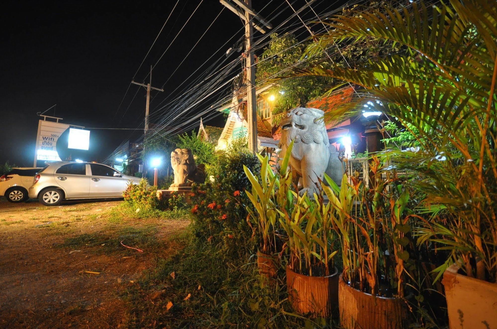 Ayutthaya Bouchic Hostel Ngoại thất bức ảnh