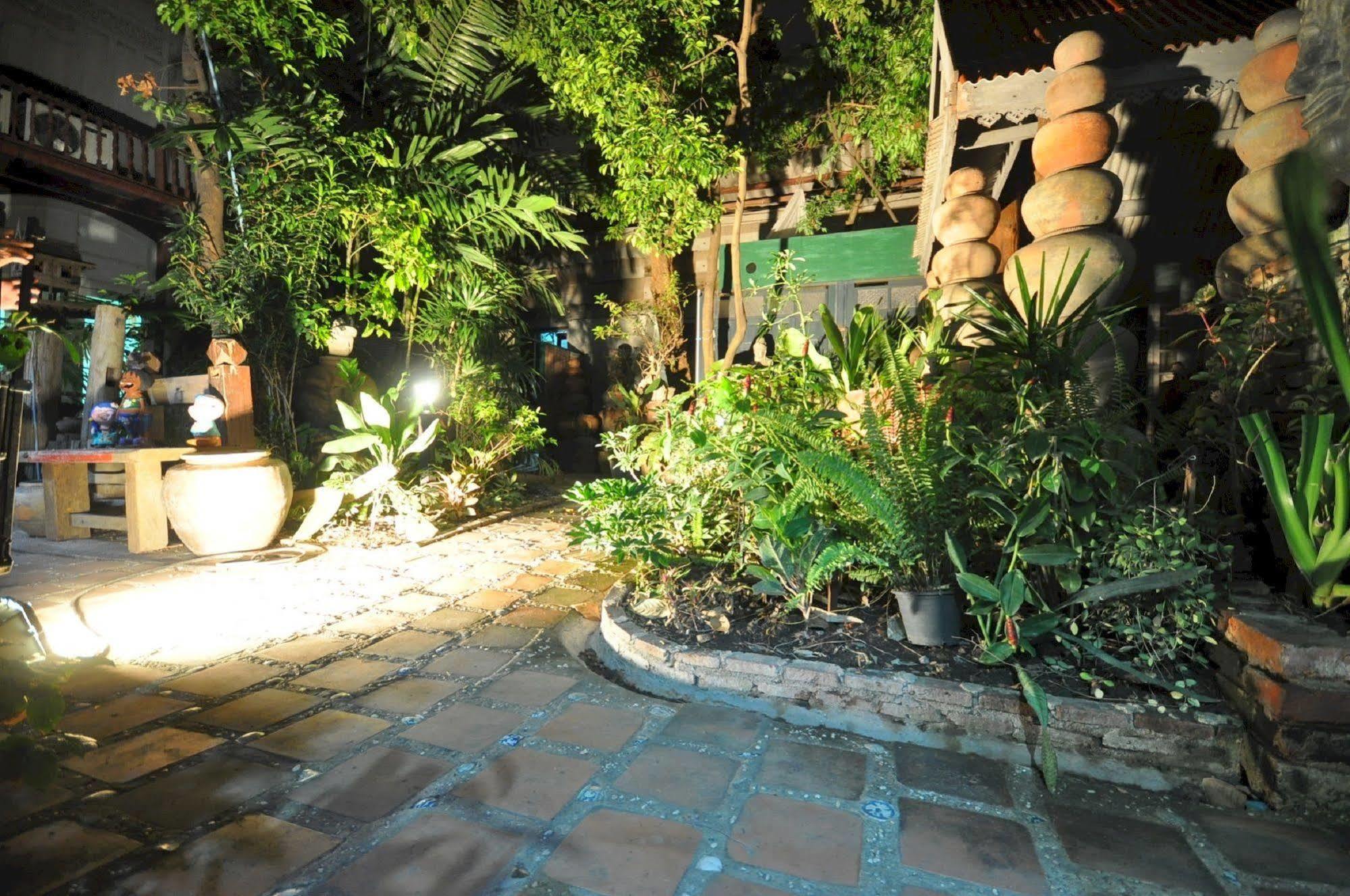 Ayutthaya Bouchic Hostel Ngoại thất bức ảnh