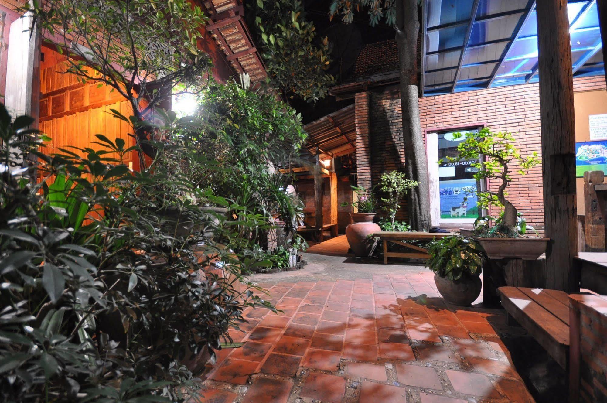 Ayutthaya Bouchic Hostel Ngoại thất bức ảnh