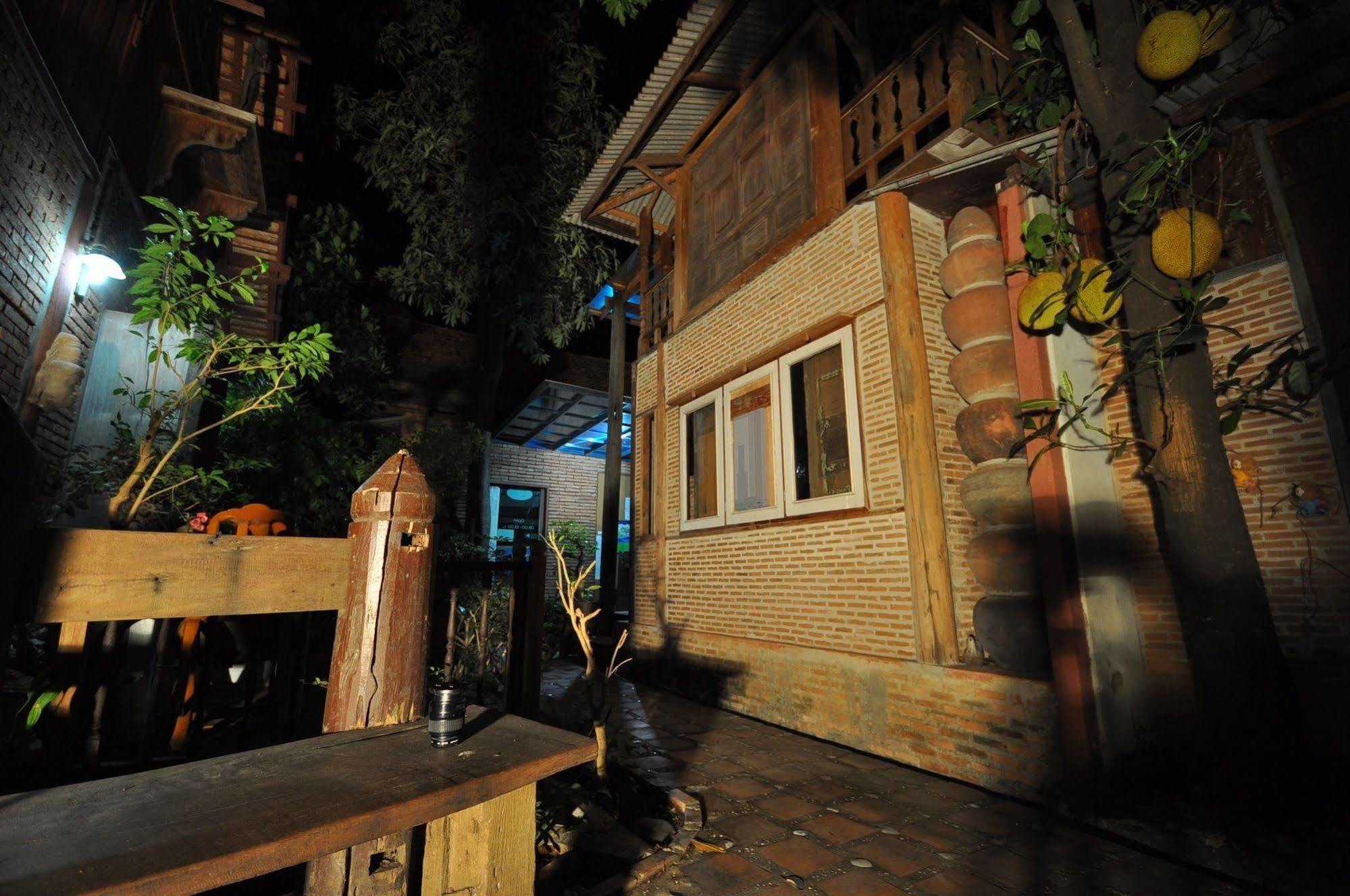 Ayutthaya Bouchic Hostel Ngoại thất bức ảnh