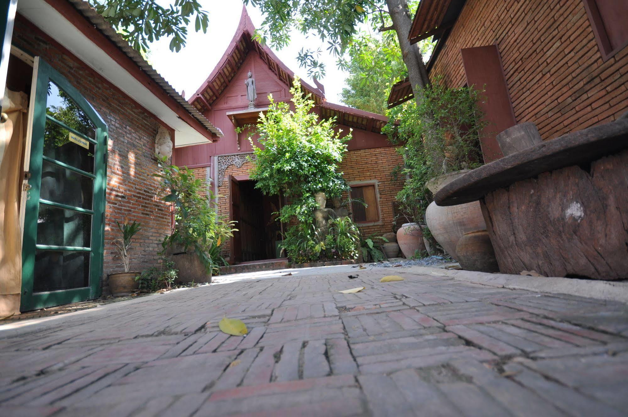 Ayutthaya Bouchic Hostel Ngoại thất bức ảnh