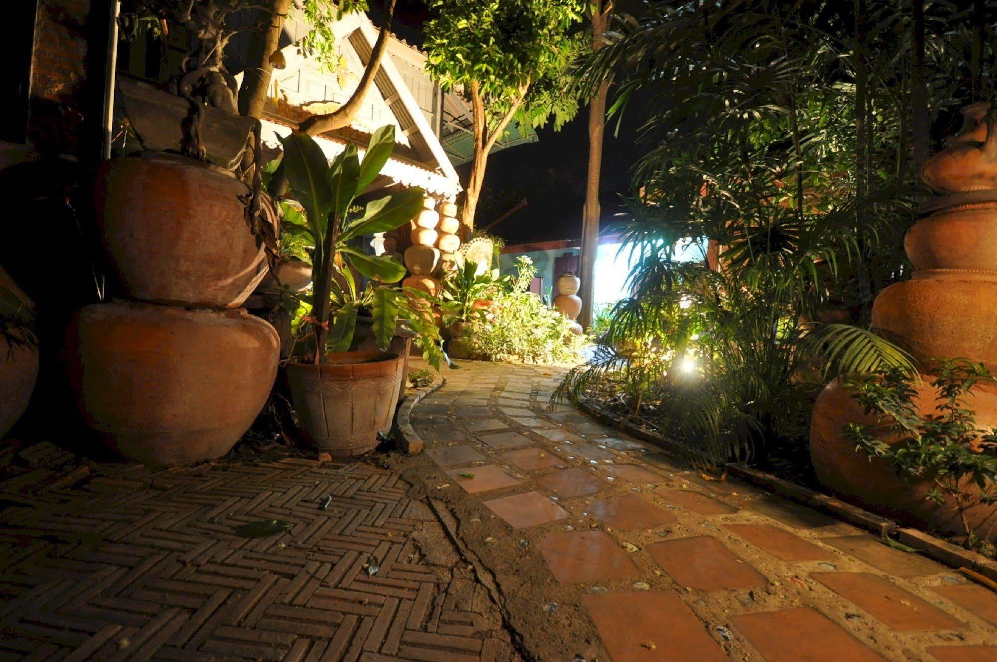 Ayutthaya Bouchic Hostel Ngoại thất bức ảnh