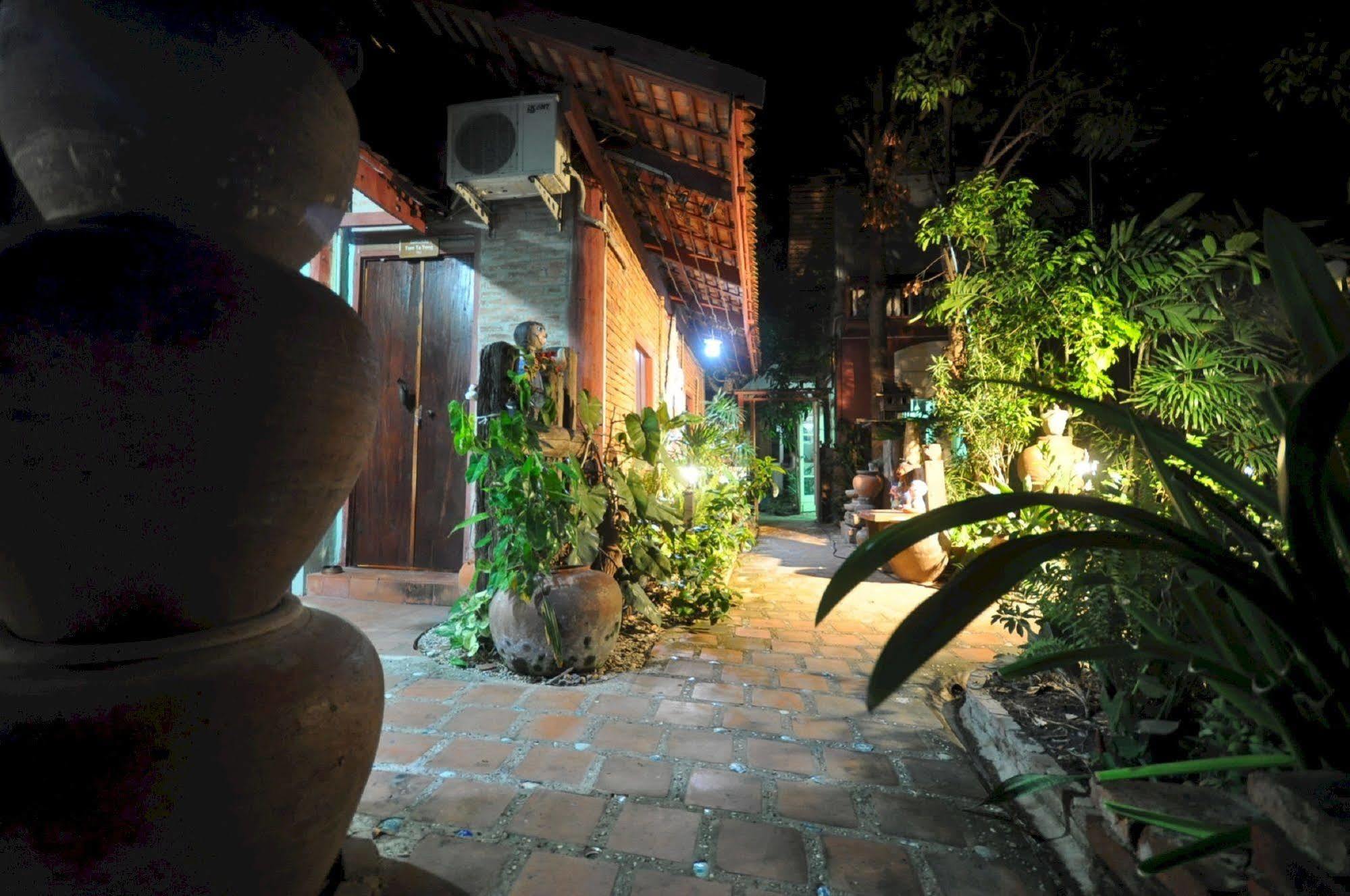 Ayutthaya Bouchic Hostel Ngoại thất bức ảnh