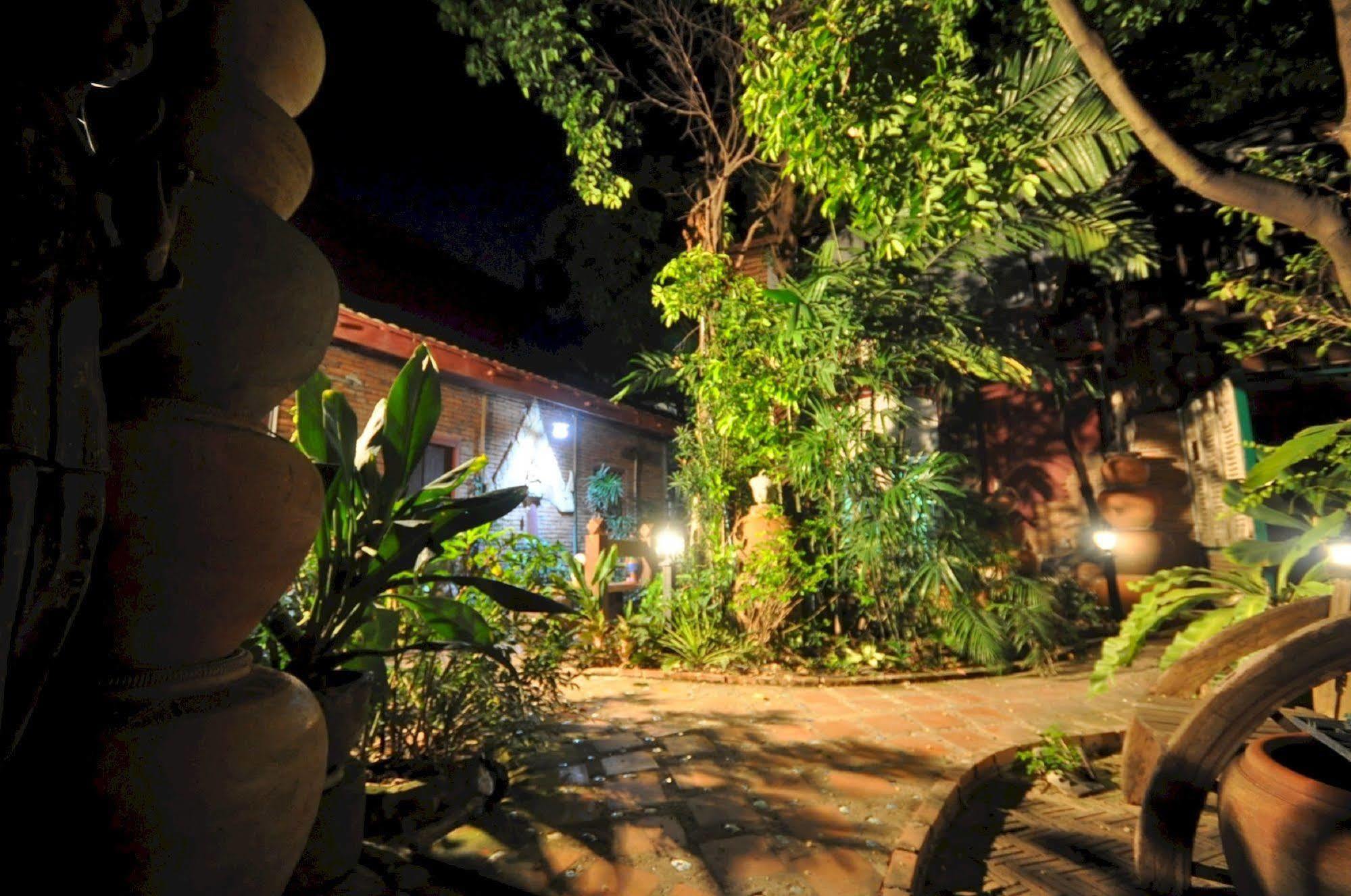 Ayutthaya Bouchic Hostel Ngoại thất bức ảnh