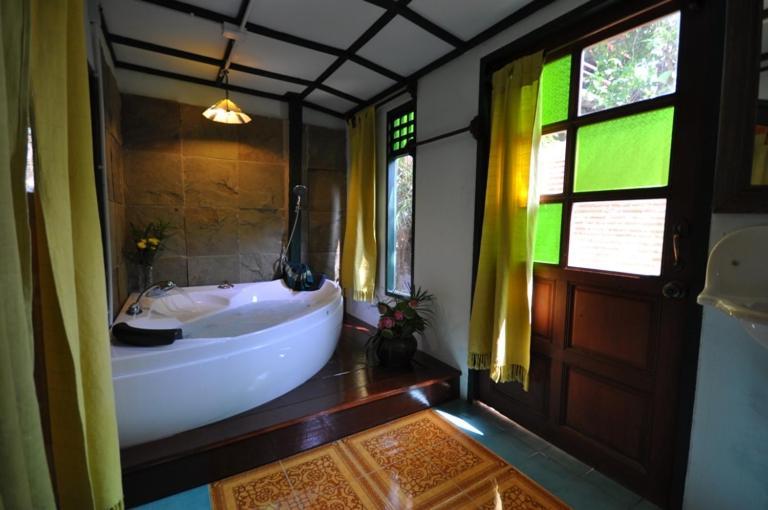 Ayutthaya Bouchic Hostel Ngoại thất bức ảnh